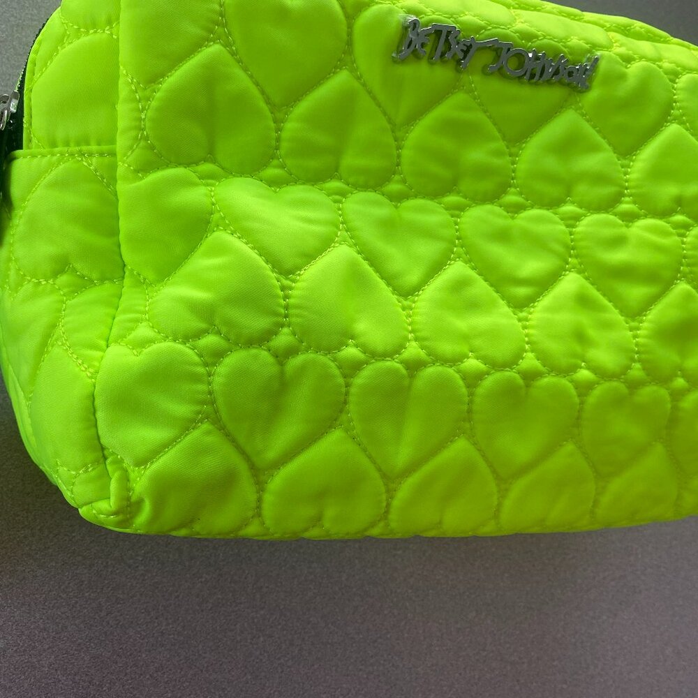Betsey Johnson Quilted Heart Double Zip Large Green Makeup Bag 12.5" L x 9"H x 4 - Picture 10 of 10